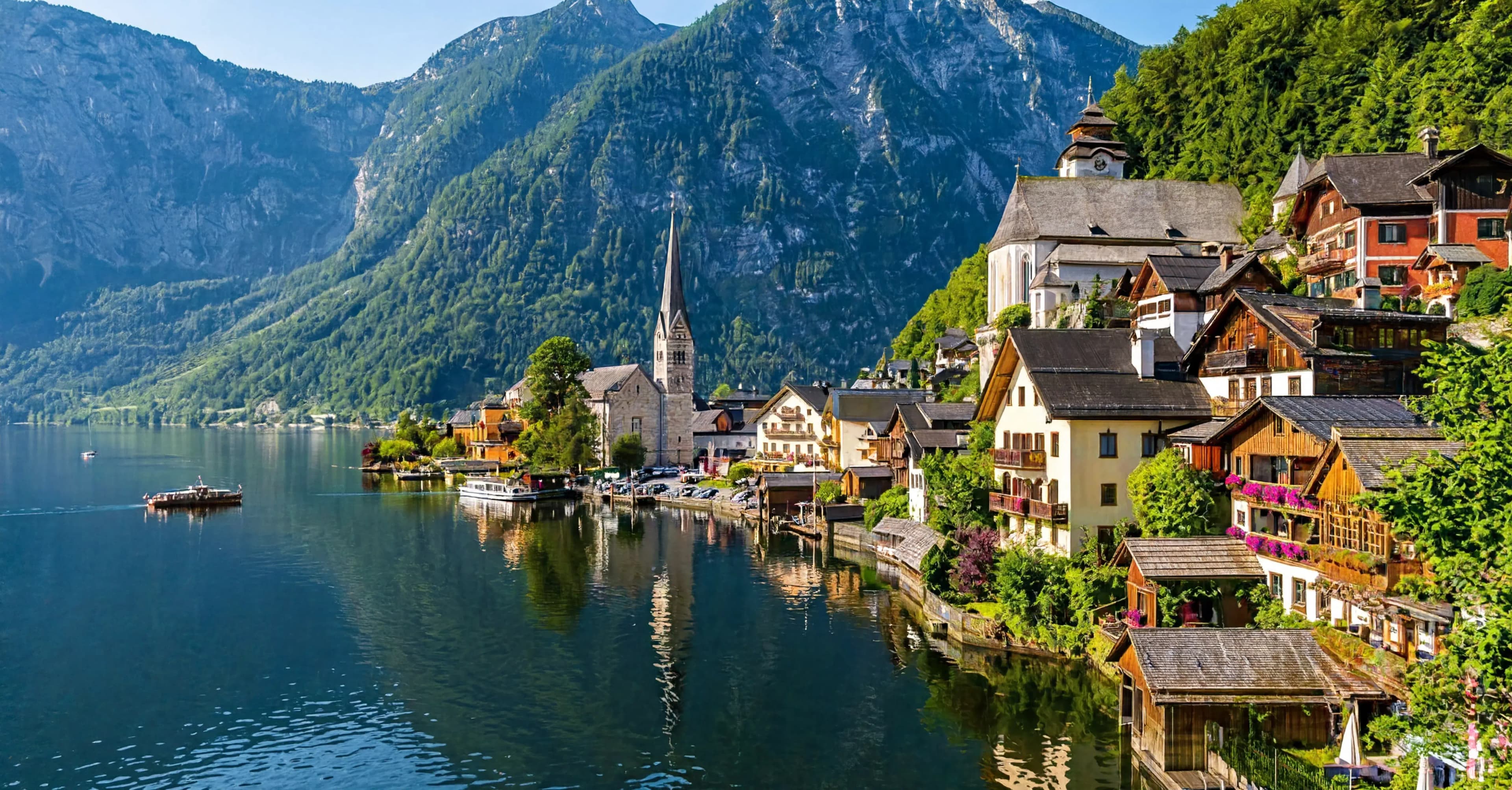 Hallstatt village beside Hallstätter See and the Dachstein mountains